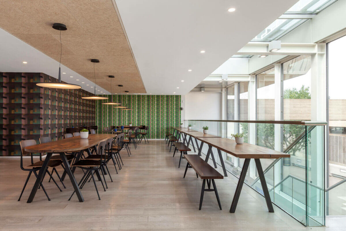 restaurant, wooden tables, green walls