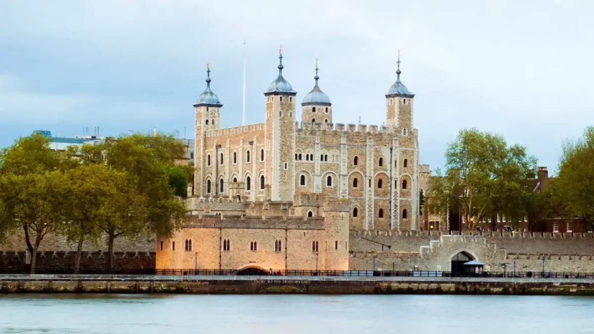 Keywords: Tower, London, River Thames.