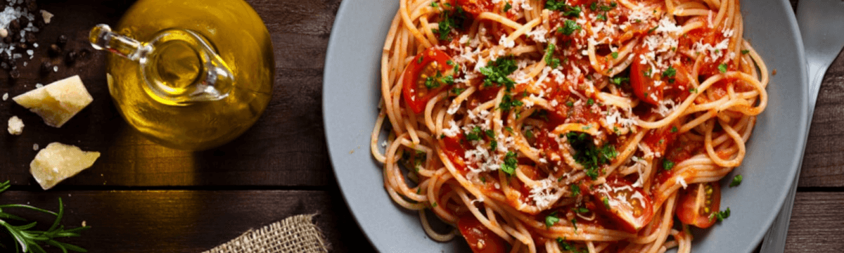 Spaghetti, tomatoes