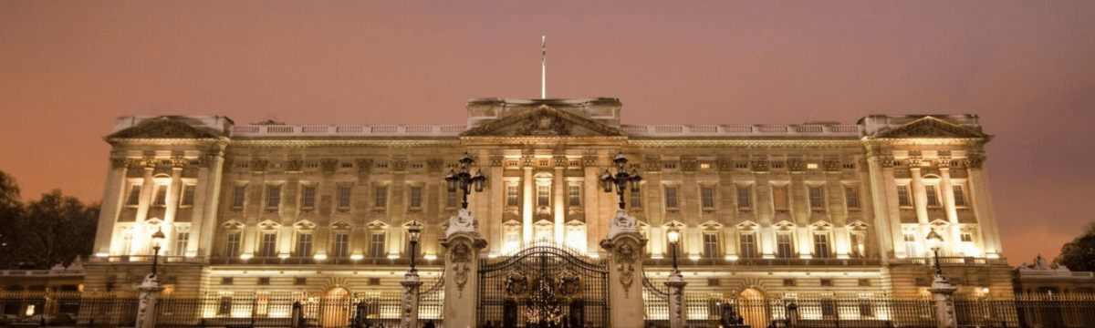 Buckingham palace at night - buckingham palace stock videos & royalty-free footage.