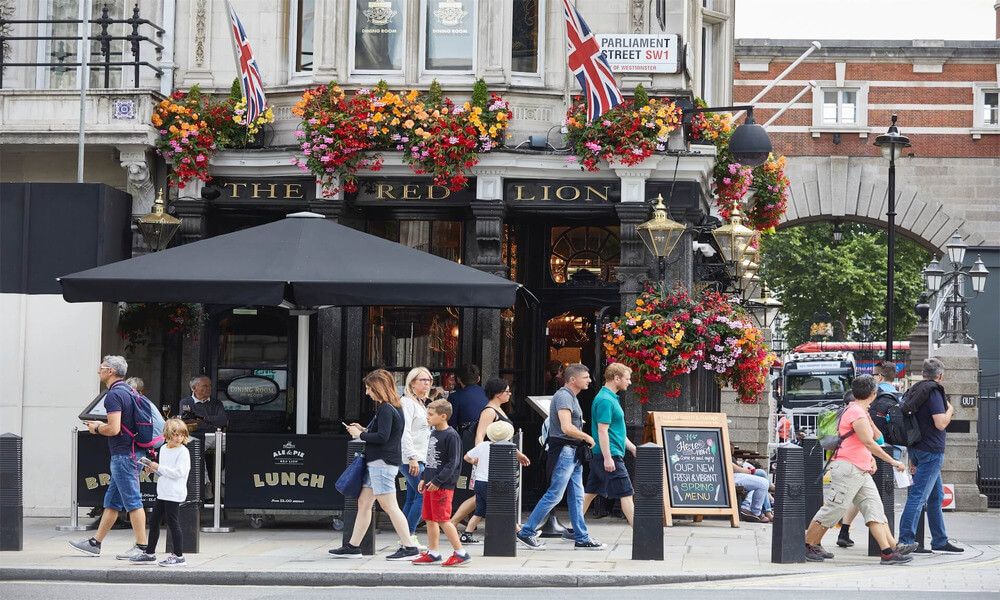 The red lion pub in london.