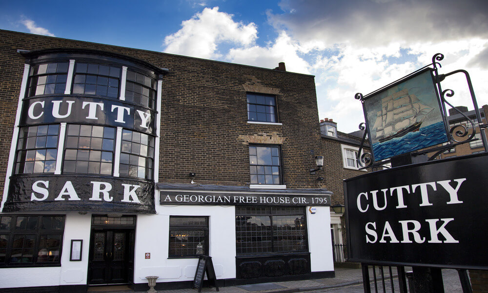 A building with a sign that says cutty sark.