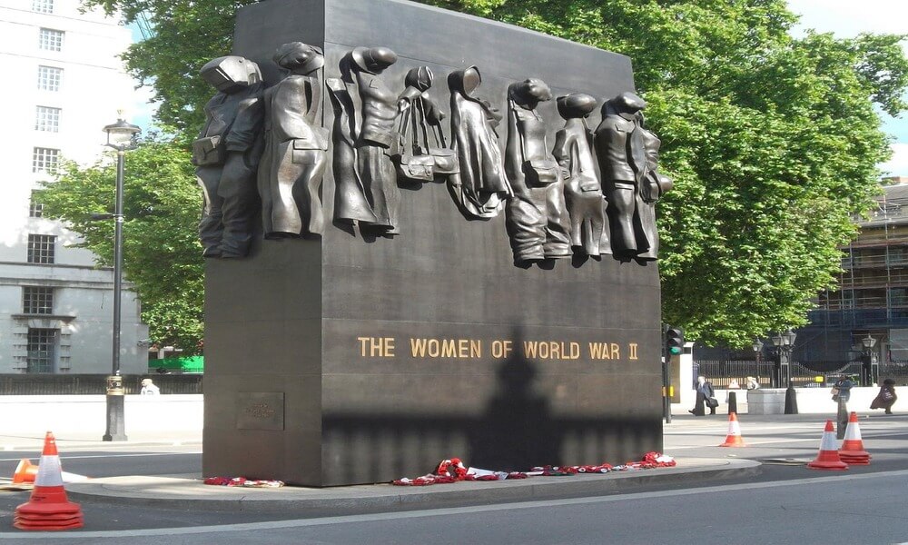 The women of world war ii memorial in london.